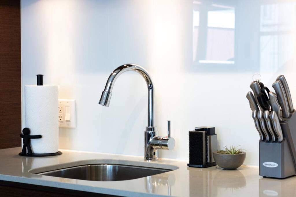 Clean 3Rd Floor Executive 1 Bedroom Apt In Old Town China Town Victoria Extérieur photo